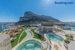 Ocean Spa Plaza Studio Apartment - Image 1