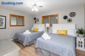 Sweet Magnolia - Newly Remodeled Ranch - Image 2