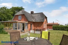 Thatched Holiday Home in Struer, Jutland with a view - Image 1