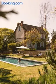 RIVE, Side House - Maison bord de Seine avec piscine & services - Image 1