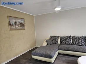 The Pine Rest - Spacious & Central Haven - Image 3