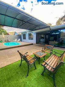 Linda casa com piscina prox. Centro - Image 1