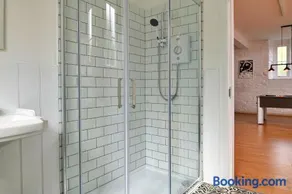 Finest Retreats - Luxury Converted Chapel with Hot Tub & Games Room - Image 5