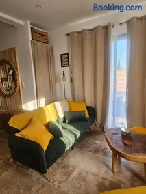 Studio neuf, jardin et jacuzzi privé,proche Spirou Monteux - Image 3
