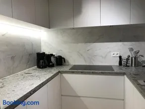 Alexandra 405 - Image 2