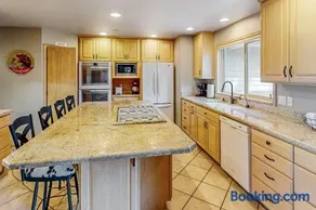 Beautiful home with private hot tub SHARC passes fireplace WiFi ping pong - Image 4