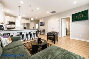 IRIE Living-Modern Kg 2Bd Gym Pool BRAND NEW - Image 1