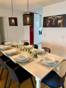 Big City Apartment Flugfeld, Balkon, bis 8 Personen, 3 Schlafzimmer mit Smart TVs, 1 Parkplatz, 2 Min zum Bahnhof - Image 1