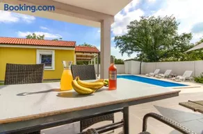 Beatiful families oriented villa Trusina with pool immersed in the nature near the town - Image 5