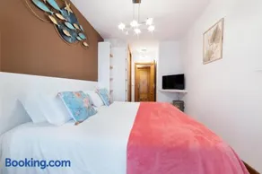Apartamentos El Escudo Centro - Image 4