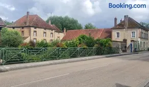 À la piscine du moulin du dehors - Image 1