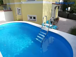 Maison adaptée aux familles avec terrasse, piscine privée et jardin - Image 2
