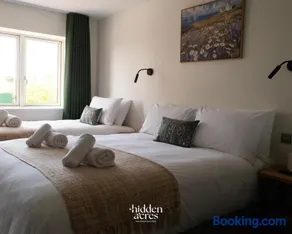 Hidden Acres- Room with Double & Single Bed, Malahide - Image 4