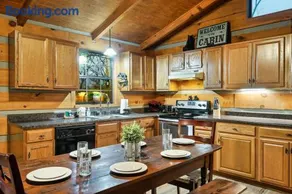 Tree House Tranquility Cabin Close to Dollywood - Image 5