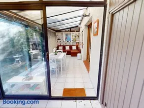 Maison Lumineuse et Familiale à Vic-la-Gardiole avec Piscine et Parking - Image 1