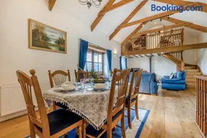 3 Bed in Woodford oc-w32062 - Image 2