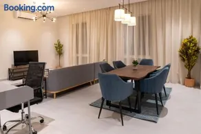 Elegant 3BR Apartment near Boulevard NZL108 - Image 3