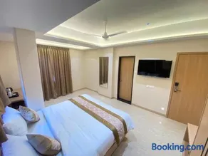 Hotel Banyan Crest - Image 1