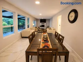 Luxury Nature Retreat, Maple Ridge - Image 3