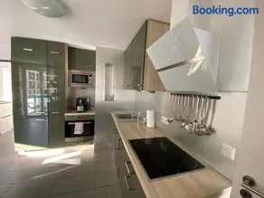 Moderne 2,5 Zimmer-Wohnung - Image 1