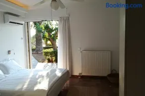 Pine tree beachfront villa - Image 2