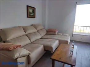 Apartamento reformado con piscina y vistas - Image 3