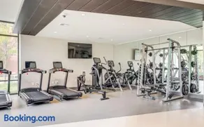 Lux 2BR w Gym Pool sleep 6 in Assembly Square - Image 3
