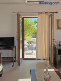 New Big Apt Close to Hospitals with Garden Parking - Image 2