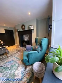 Clifton Georgian Townhouse, Downstairs Ensuite Room & Light Plant Based Breakfast - Image 5