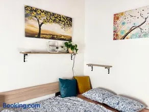 Little park house with car charger - Image 5