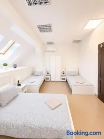 Konvoj szálló - Image 1