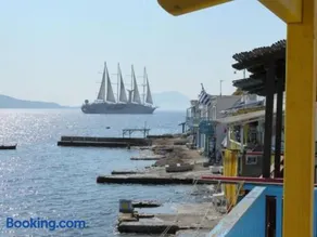The Yellow Boat House - Image 2