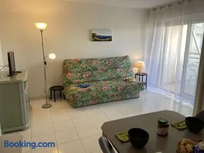 Appartement Studio Cabine à Fréjus, Piscine, Plage à 500m, Clim, Parking, Terrasse, 4 Couchages - Image 2