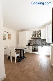 Gold Apartment - Image 4