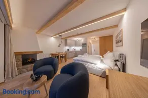 New Exclusive Studio with eFireplace, Pool & Sauna - Image 1