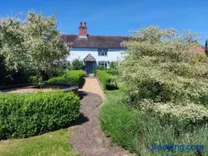 Beautiful 3 Bedroom Cottage - Picturesque Retreat - Image 2