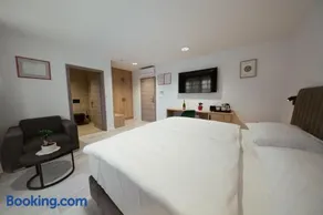Rooms at Podlipje Estate - Image 3