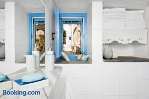 Exquisite estate, serene environment - Image 3