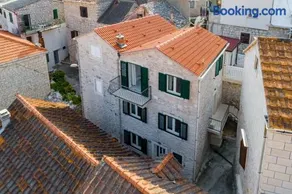 Apartments by the sea Pucisca, Brac - 15381 - Image 3