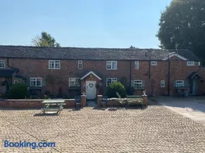 Bank Farm Cottages - Image 1