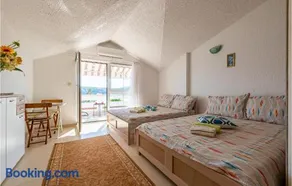 Amazing Apartment In Stara Novalja - Image 4