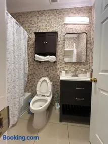 Shalom Rooms Suites - Image 2