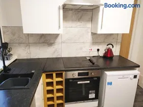 Park Lane Ground Floor Apartment - Workington Town Centre Location - Free Overnight parking - Image 3