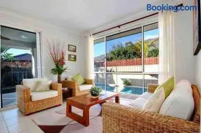 Sandstone Point Luxury 5 bedroom Home - Image 2