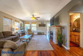 Adorable Remodeled Quiet Near Town Fenced Yard Pet Friendly 4353 - Image 3
