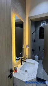 The Queen Apartment - Image 2