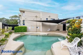 Paradiso, 4,4 Laman St - Unit with aircon, wi-fi, pool and in the heart of town, water views - Image 1