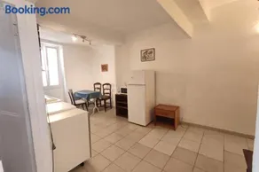 Sunny apartment right in the center of Perpignan - Image 4