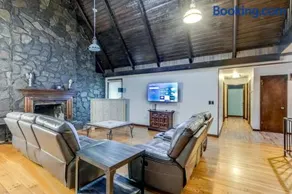 Ultra Nashville Super Spot With Pool - Image 2