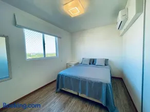 Apto 6º andar, 200m praia, 15min Beto Carrero, 2 quartos, sacada com churrasqueira - Image 3